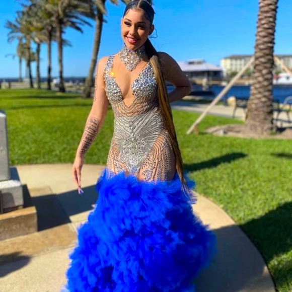 Prom dress only worn one time - Picture 1 of 3